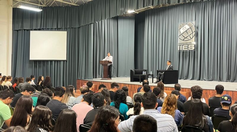 Jóvenes, Construyamos Juntos un Mejor Futuro para Reynosa: Luis Cantú en el IIES.