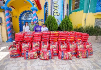 Entregó Alcalde Carlos Peña Ortiz más de 1.5 Toneladas de Croquetas para Perros